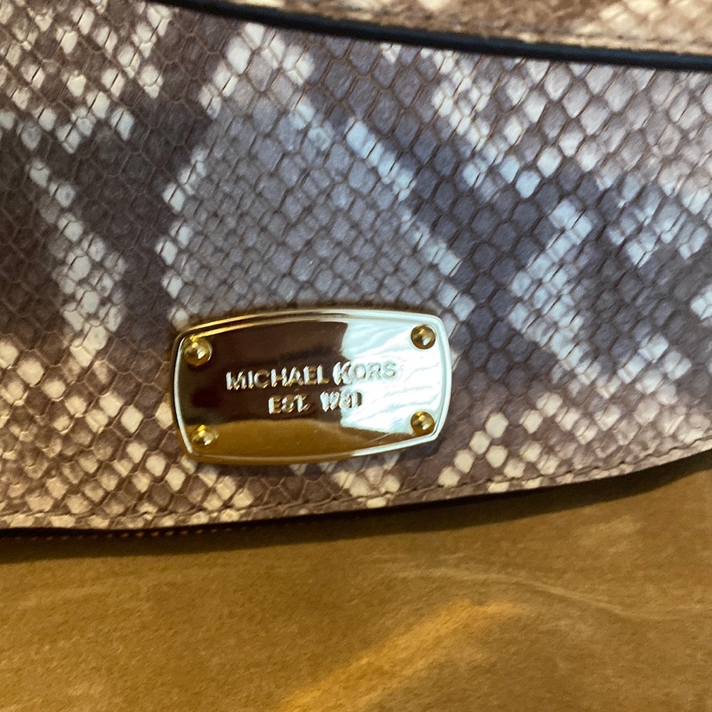 Brand new MK crossover purse. Never used